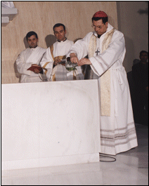 D. Juan del Rio en unos de los momentos de la Consagracin del Templo Parroquial